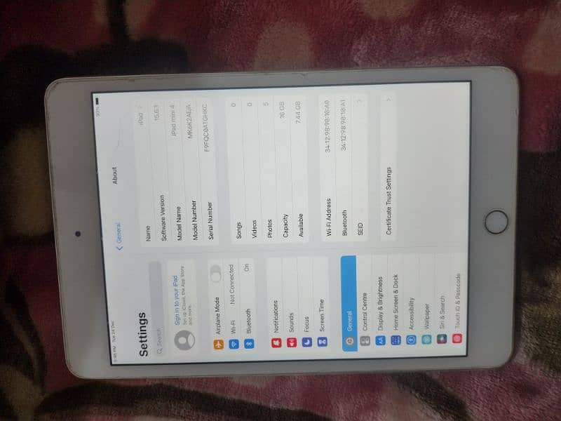 Apple iPad mini 4 1