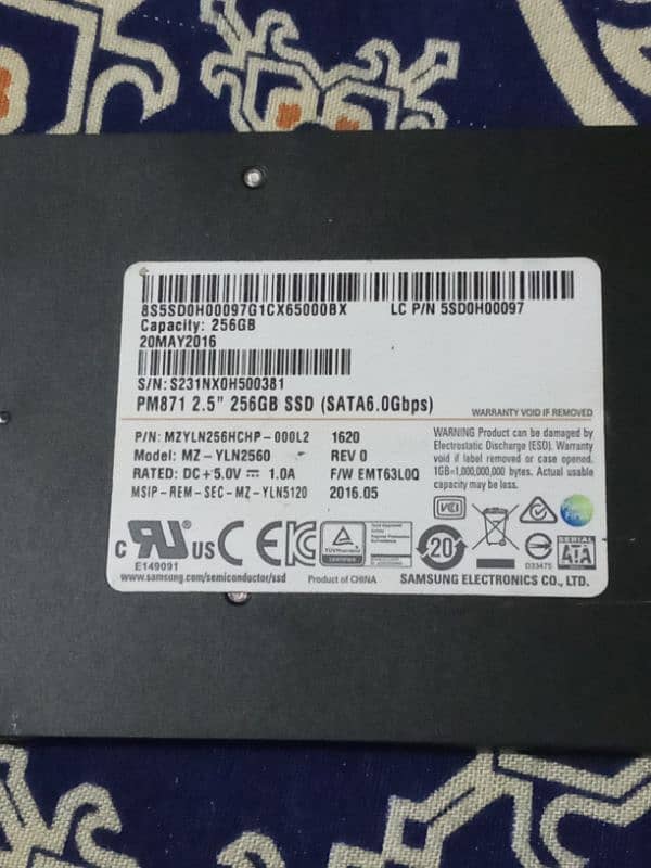 Samsung 256 GB branded SSD 1