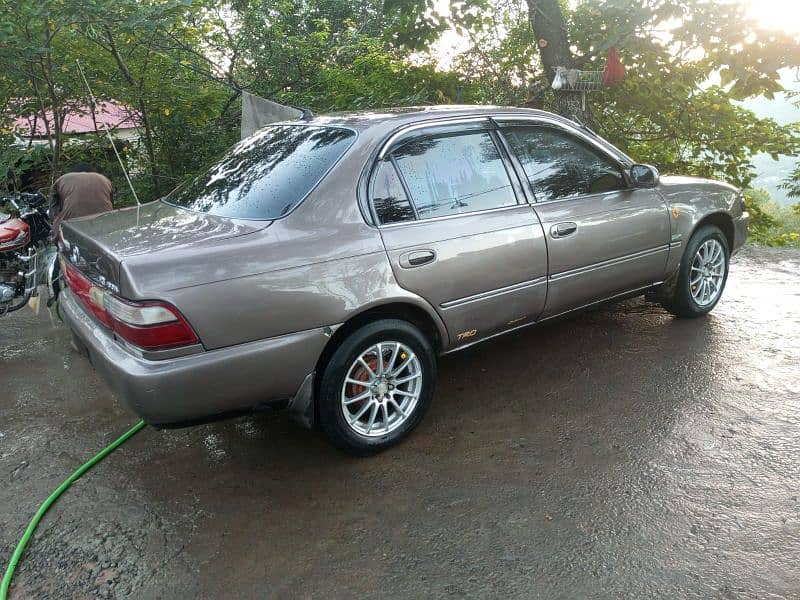 Toyota Corolla XE 2000 8