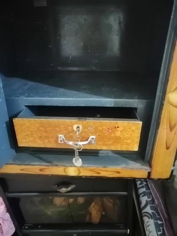 Metal safe 5