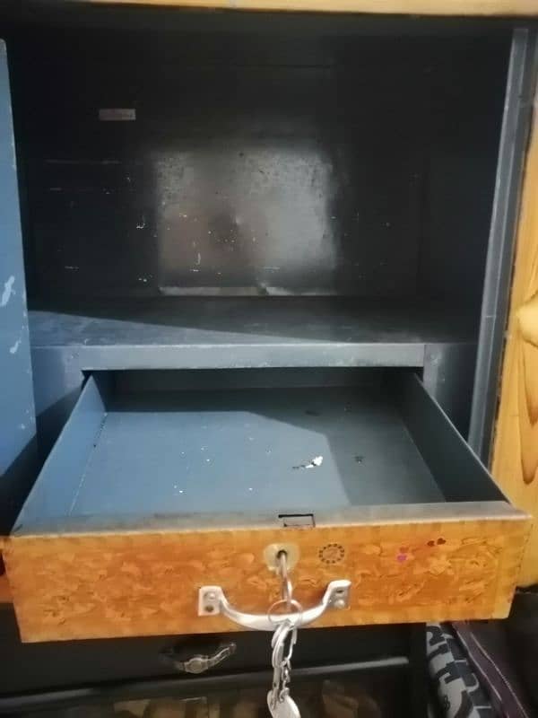 Metal safe 6