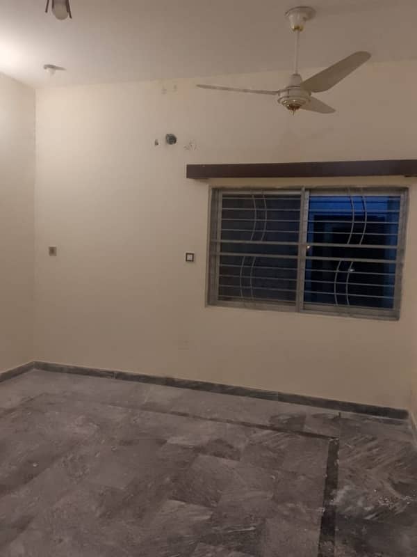 Kanal Upper Portion For Rent Gulshan Lhr society Near Wapda Town Tariq Garden 11