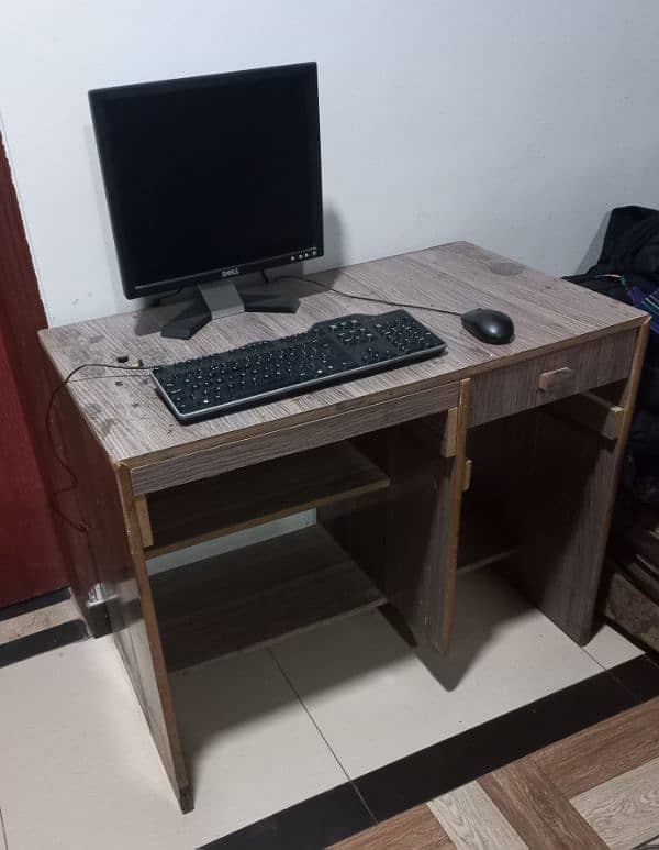 DELL Desktop PC with Complete Accessories + Computer Table 4