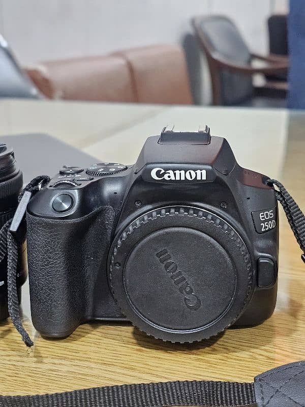 Canon 250D with 50 mm+18/55 lense rarely used 0