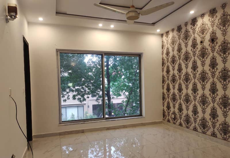 4 Beds 10 Marla House Rent in Ex Air Avenue DHA Phase 8 Lahore. 1