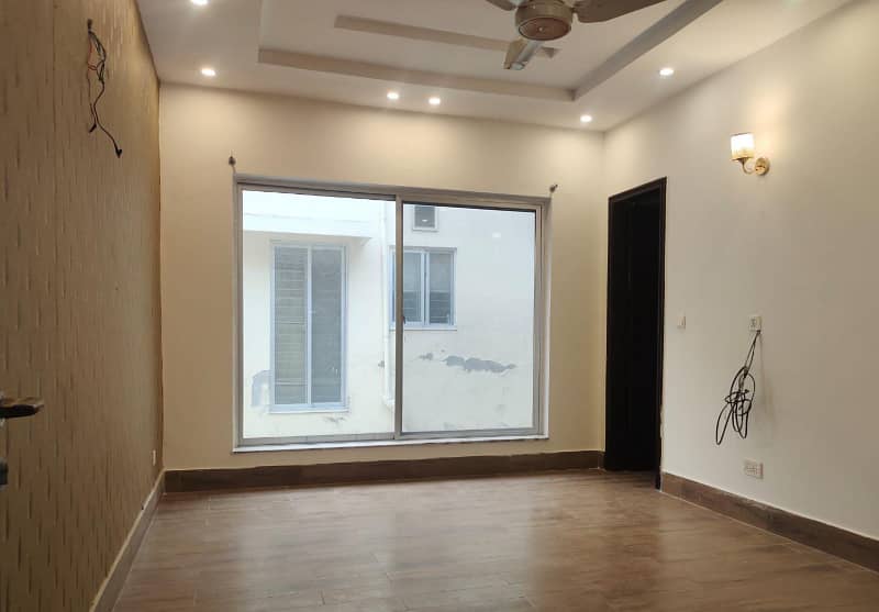 4 Beds 10 Marla House Rent in Ex Air Avenue DHA Phase 8 Lahore. 5