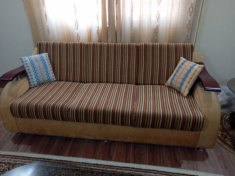 Sofa set and side table 0