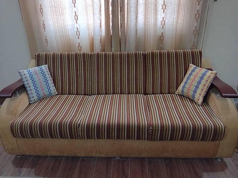 Sofa set and side table 3