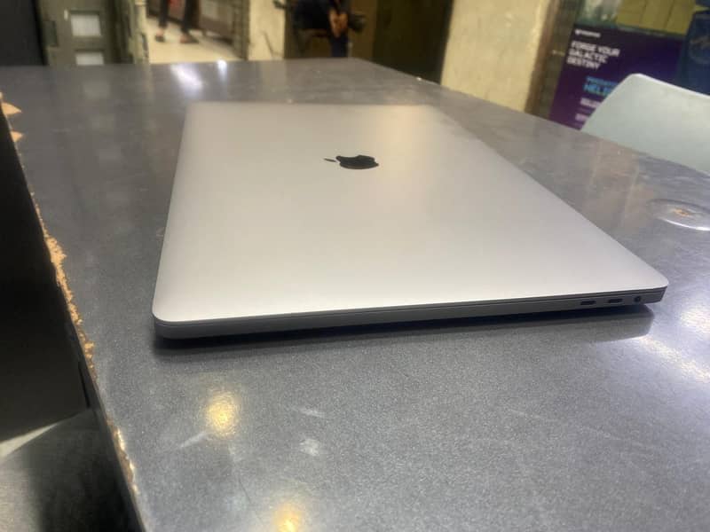 MACBOOK PRO i9-2019 16inch retina display 1