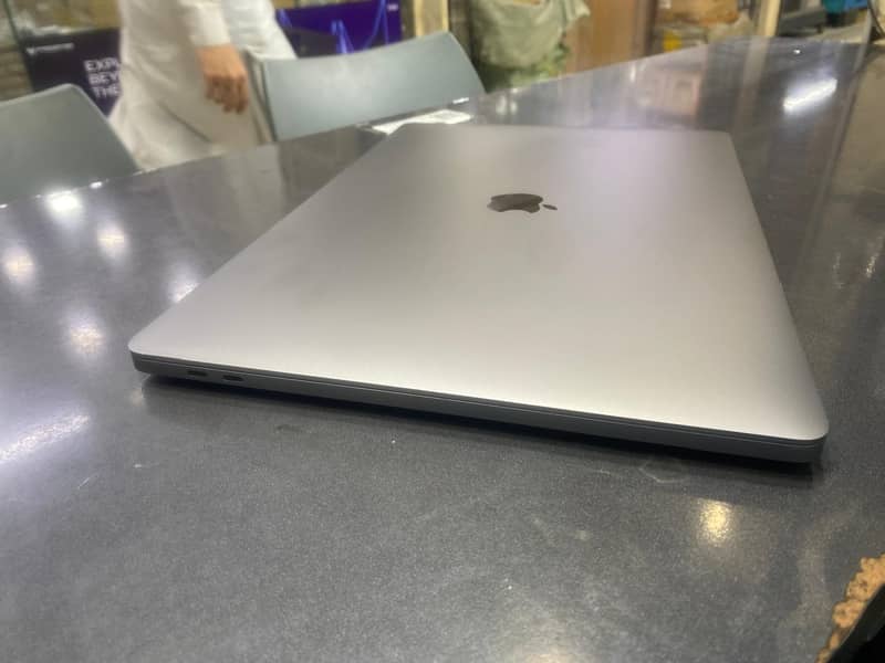 MACBOOK PRO i9-2019 16inch retina display 2