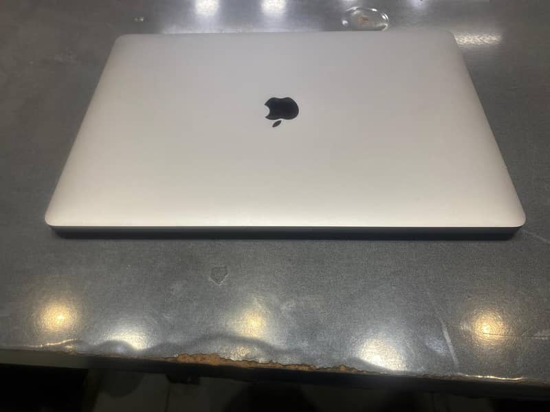 MACBOOK PRO i9-2019 16inch retina display 3