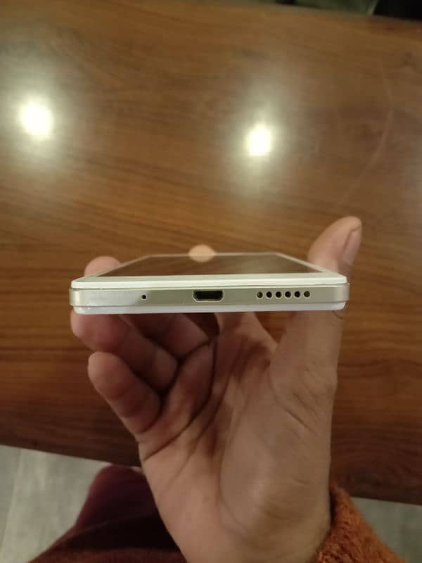 Vivo Y51A 4