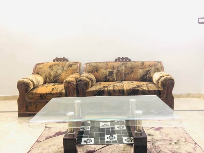 7 Seater sofa , table and carpet for sale 3