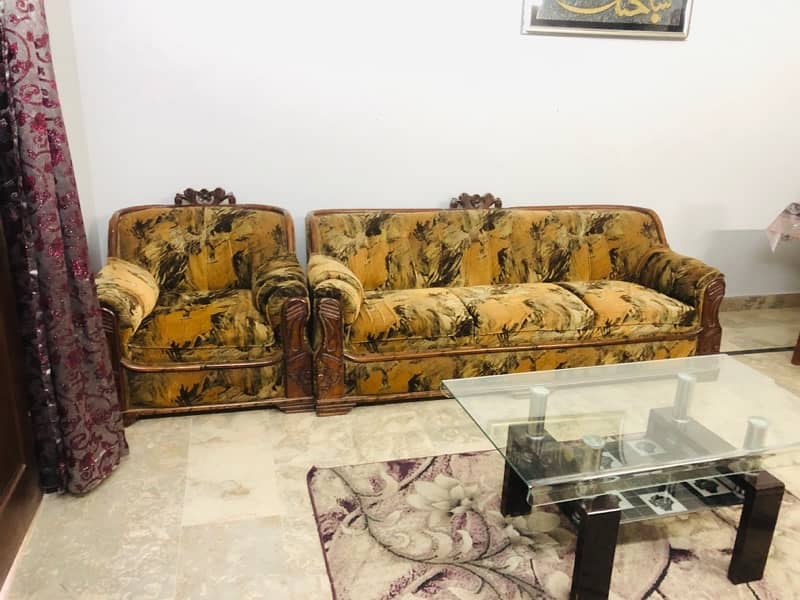 7 Seater sofa , table and carpet for sale 5