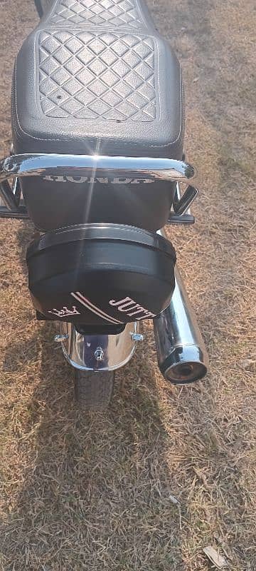 honda 125.2024 black 4