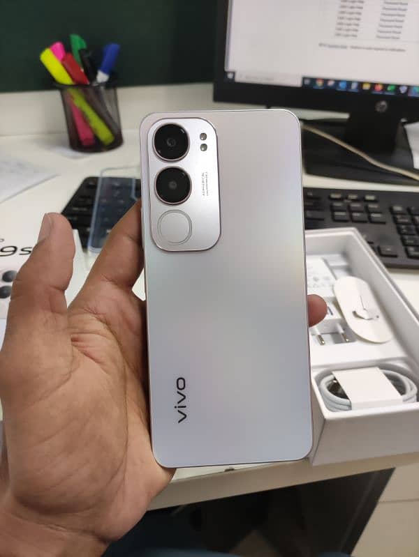 Vivo Y19s 3