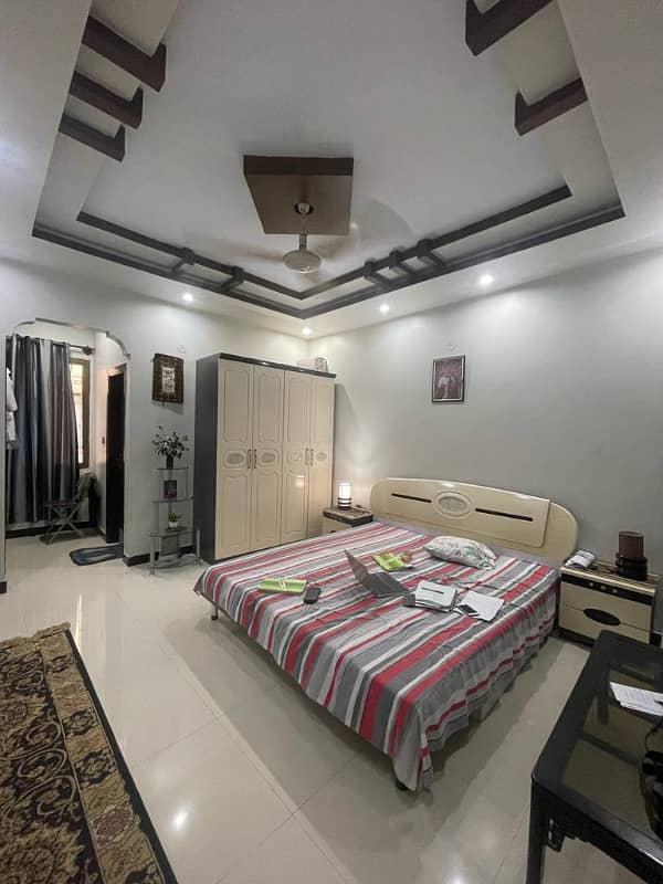 300 sqyds Corner Bungalow in Gulshan e Iqbal Block 13D 4