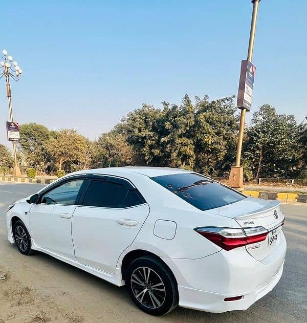 Toyota Corolla Altis 2018 4