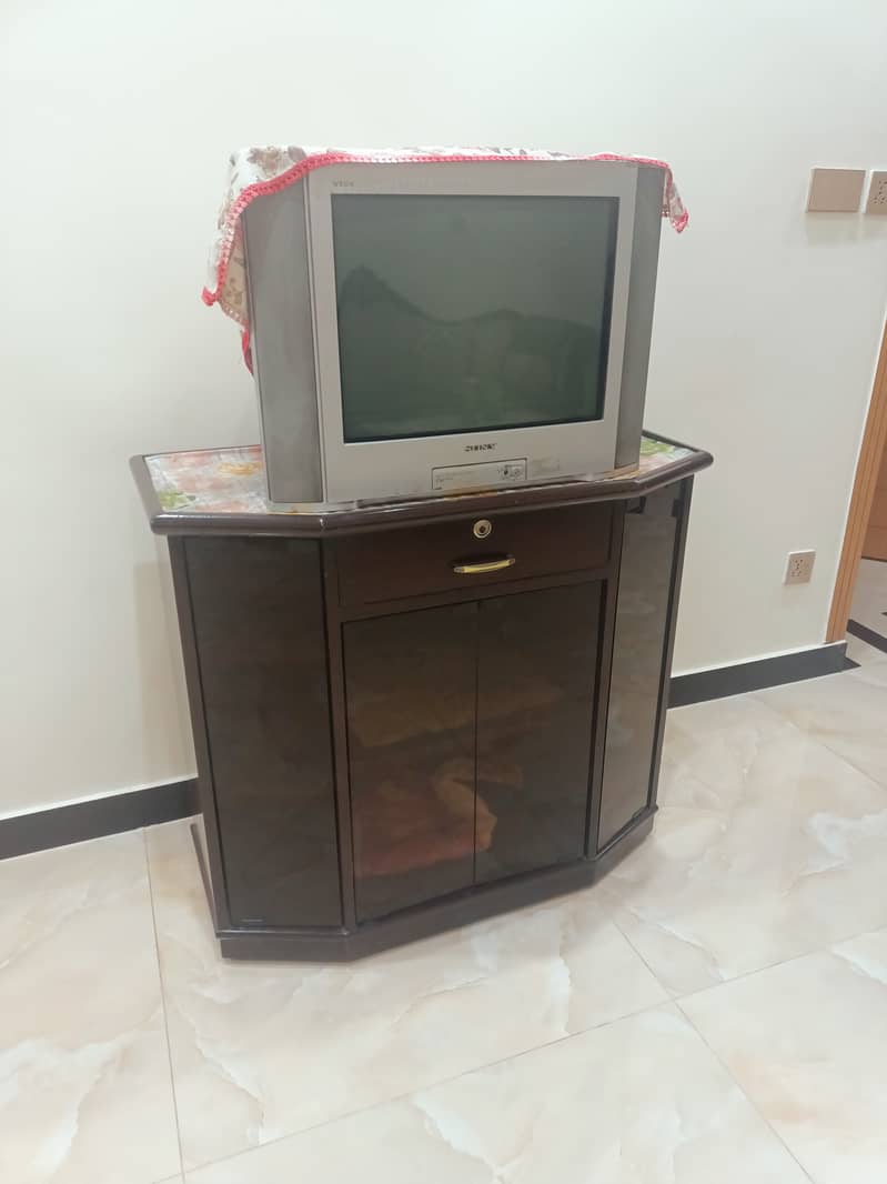 Solid wood trolly and 21"tv 0