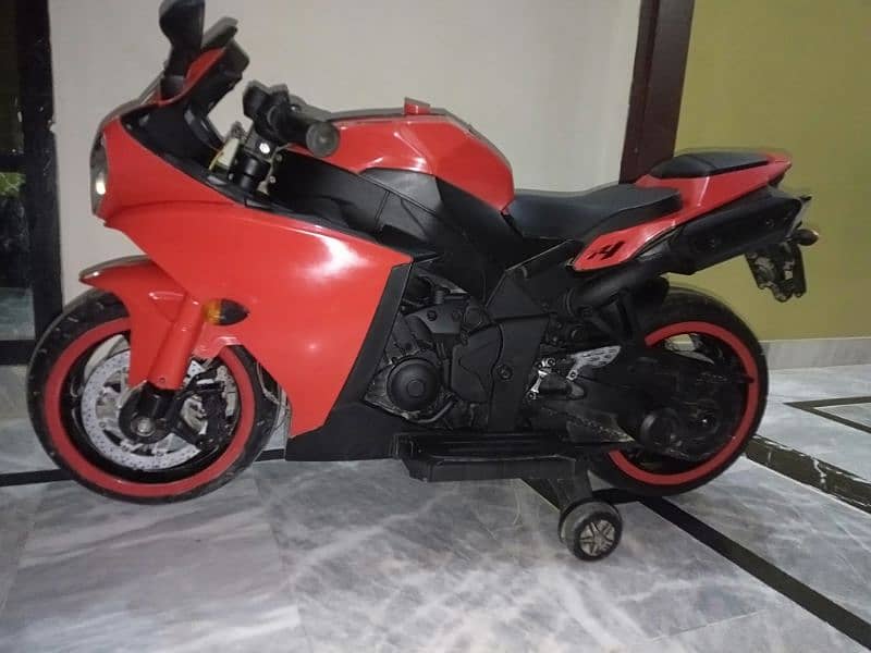 Yamaha R1 model sale urgent like new 1