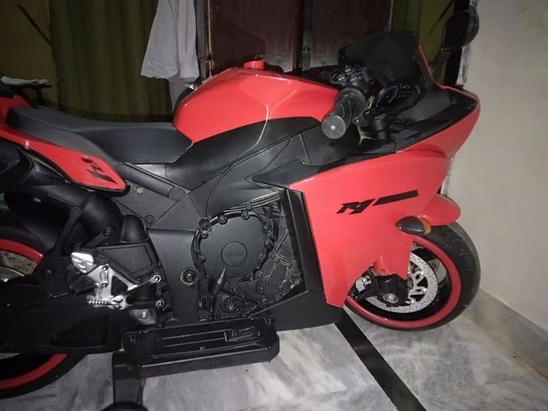 Yamaha R1 model sale urgent like new 4