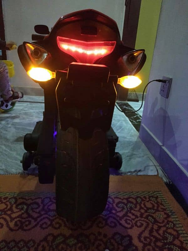 Yamaha R1 model sale urgent like new 8