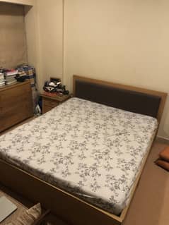 Queen Size Bed Set with Matching Side Tables – Excellent Condition!