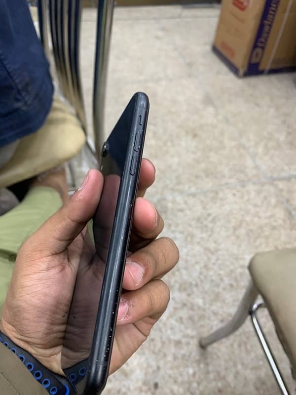 iPhone XR 64GB NON PTA (JV) 5