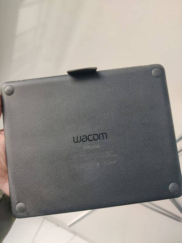 Wacom Intuos Bluetooth Wireless/Wired Small 1