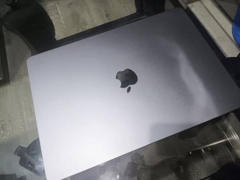 2019/2020//22 apple MacBook Pro 10/10 condition 0