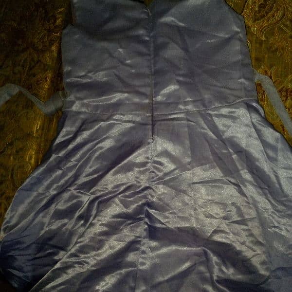 frocks for girl s age 6 or 7 used from but looking like a new 1