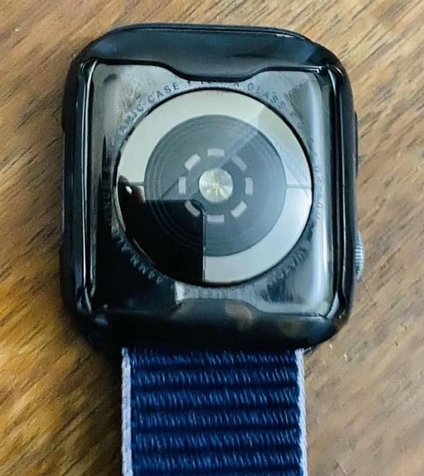 Apple Watch Series-4 44mm (GPS) 4