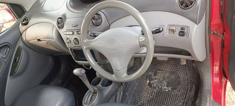 Toyota Vitz 2002 6