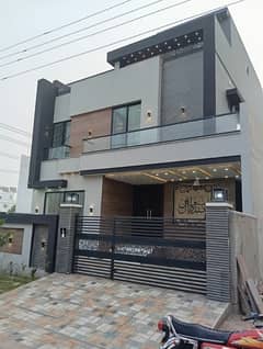 10 MARLA BRAND NEW LUXURY HOUSE FOR SALE