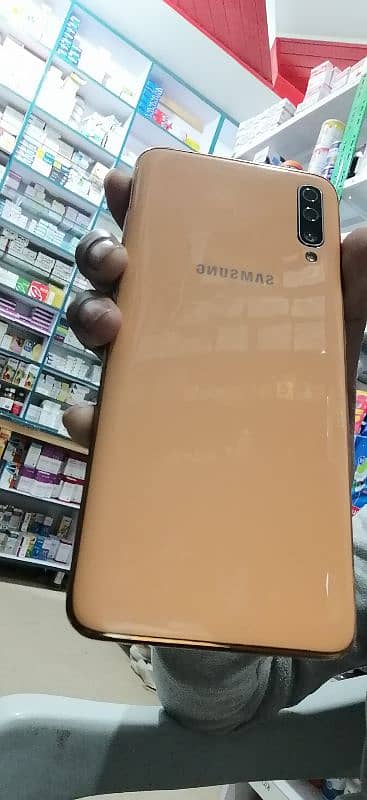 Samsung A70 6/128 Read ad 3