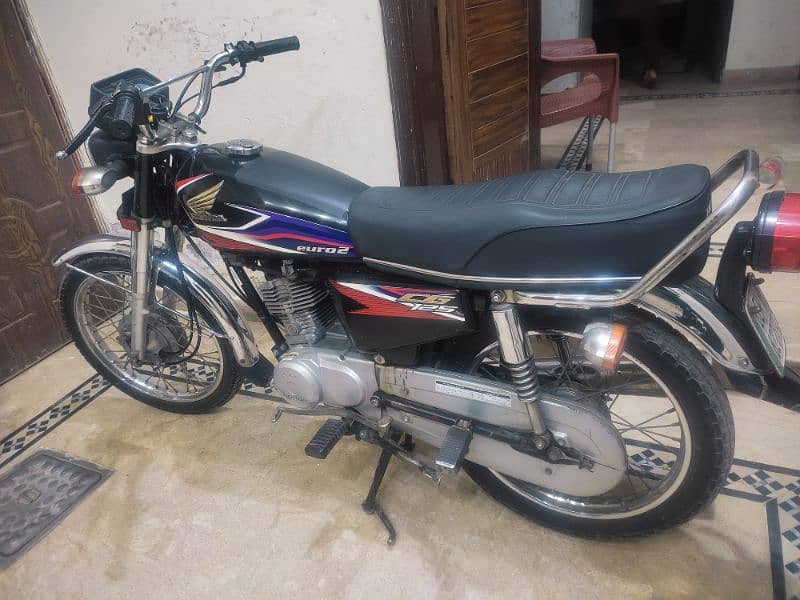 Honda 125(2017 Model) Black color Neat And Clean Bike O3O96881O7O 1