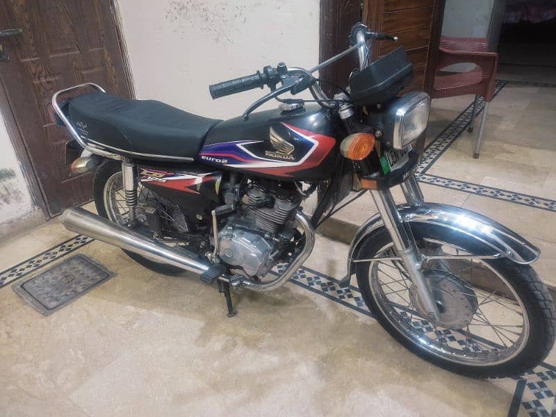 Honda 125(2017 Model) Black color Neat And Clean Bike O3O96881O7O 12