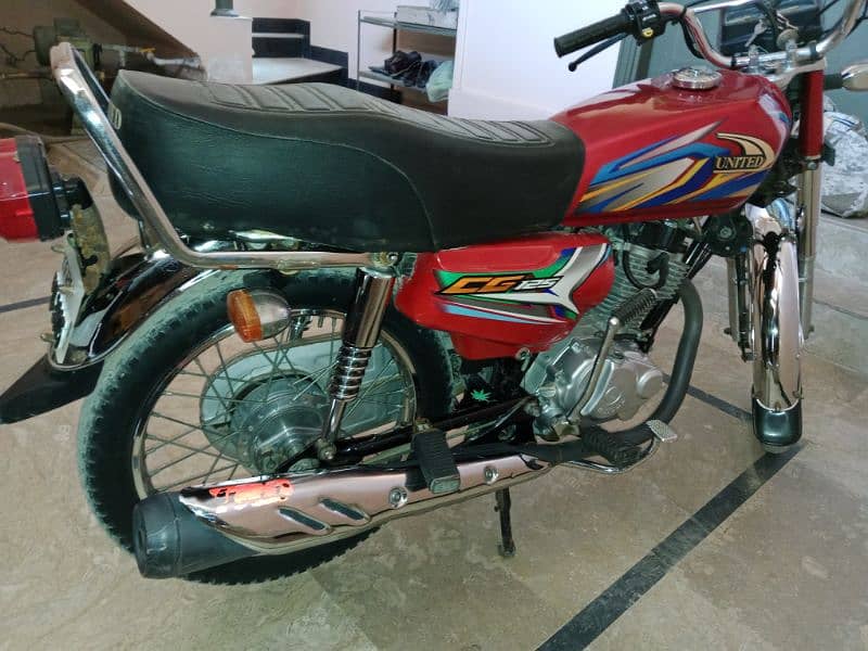 United 125cc 4