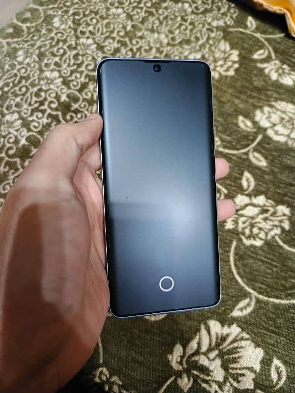 Redmi Note 13 pro plus 12 / 512 gb 10/10 condition. 0