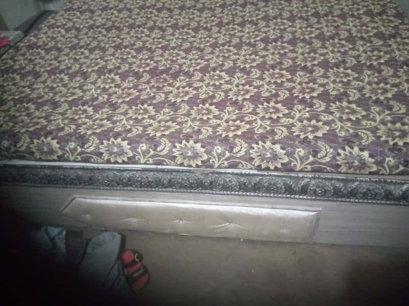 King size double bed with mattress urgently sell 0