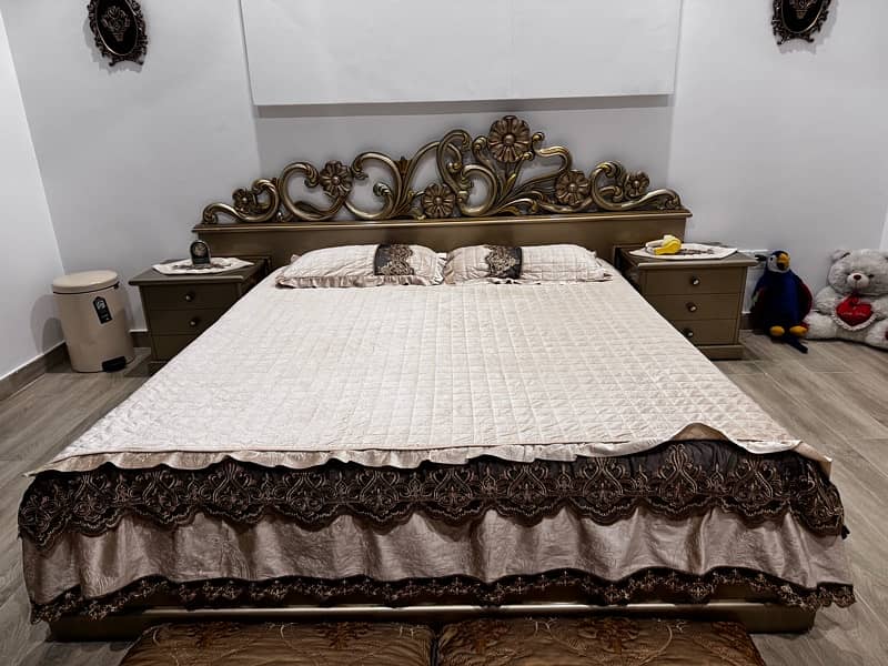 Dico Bed with dressing and 2 side tables 2