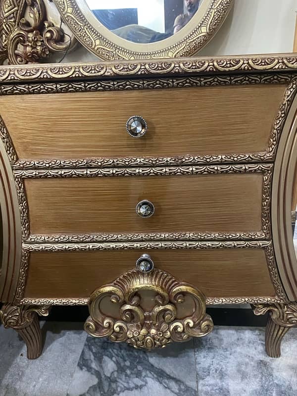 Bed and Dressing Table For Sale In Multan 2