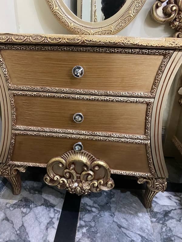 Bed and Dressing Table For Sale In Multan 5