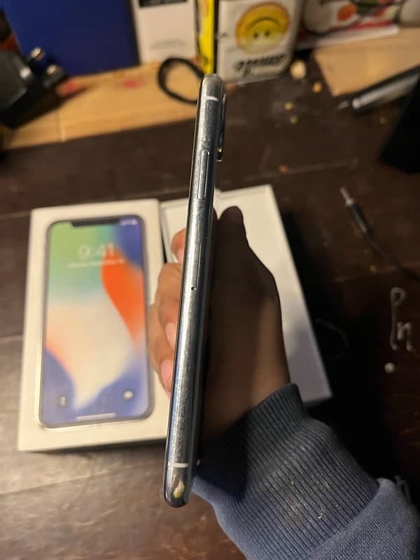 Iphone X 64 gb factory unlocked with box 4