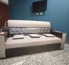 5 Seater Sofa , Very Good Quality  Urgent for sale  ; Condition 10/9