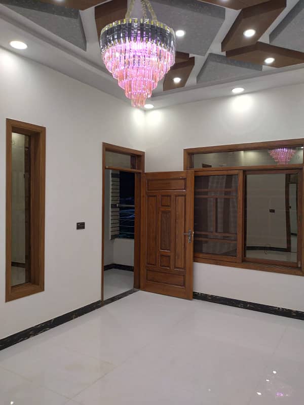 Brand new 240yrds 4 bedrooms d/d 1st floor Portion for sale in Gulshan Block 1 0