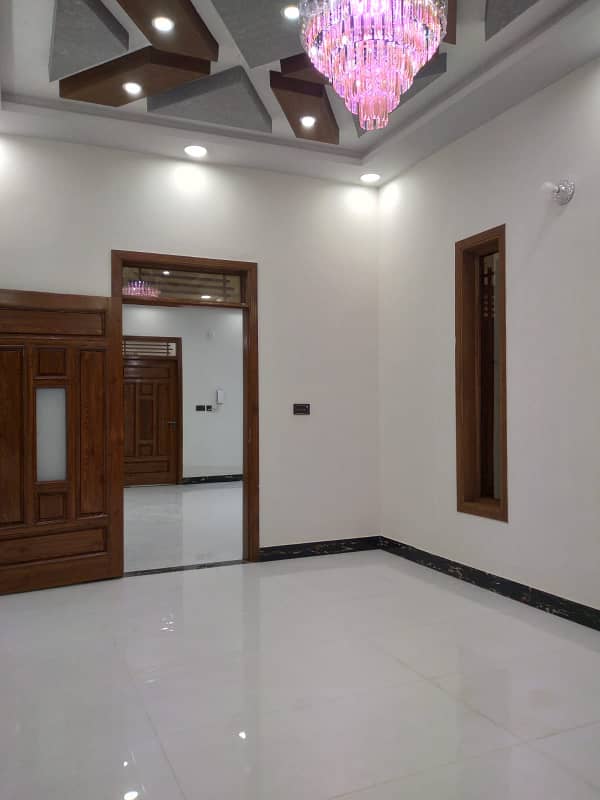 Brand new 240yrds 4 bedrooms d/d 1st floor Portion for sale in Gulshan Block 1 8