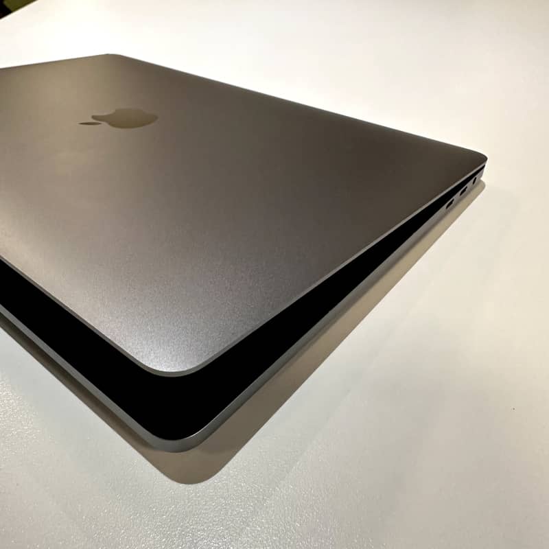 MacBook Pro 13” (2020) – Excellent Condition + Free Leather Sleeve 9