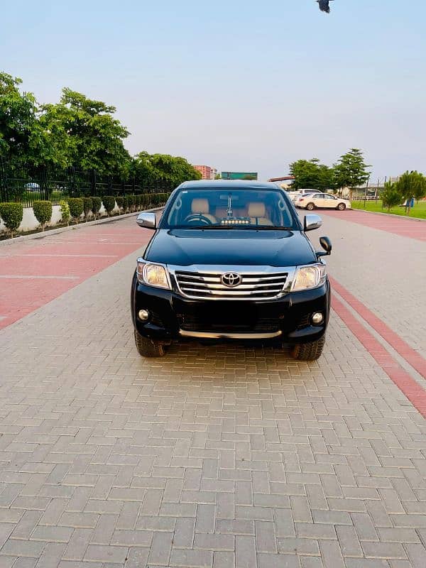 Toyota Hilux 2015 1