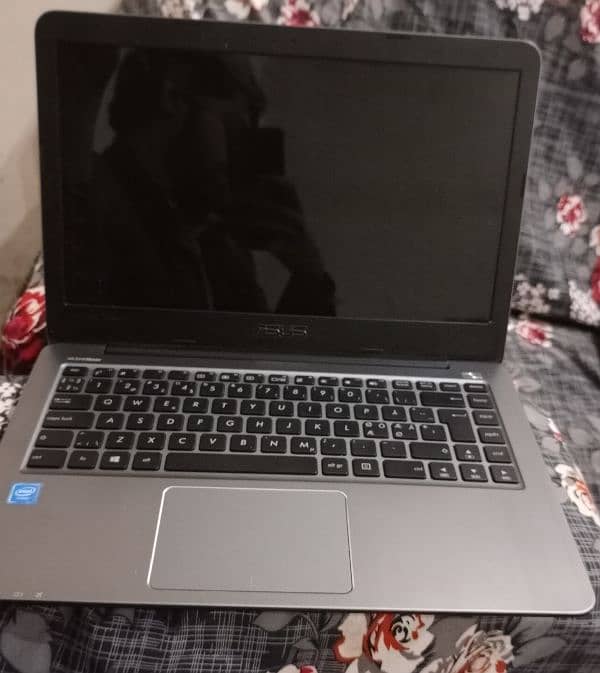 Asus model E403S 2/32 all ok Battery 8 hours 5